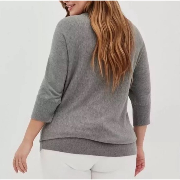 NWT Torrid gray v neck pull over with pink stick skull 3x - Picture 3 of 6